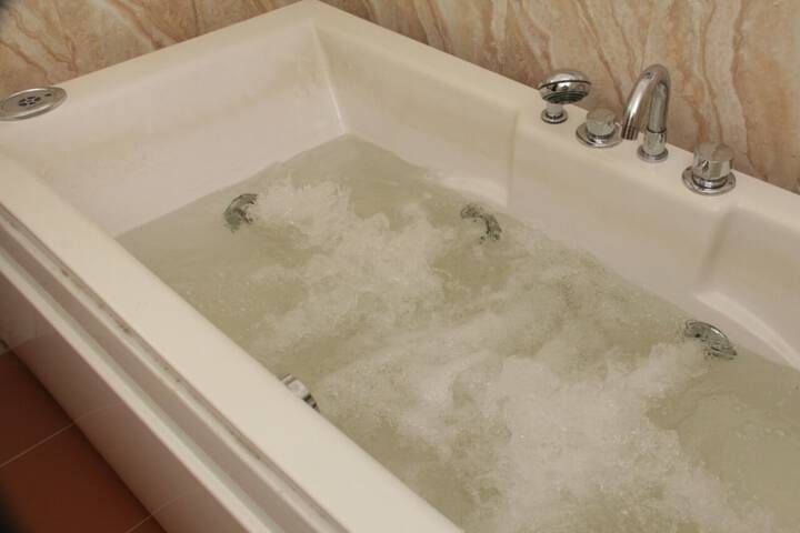 Hot Tub 18 of 33