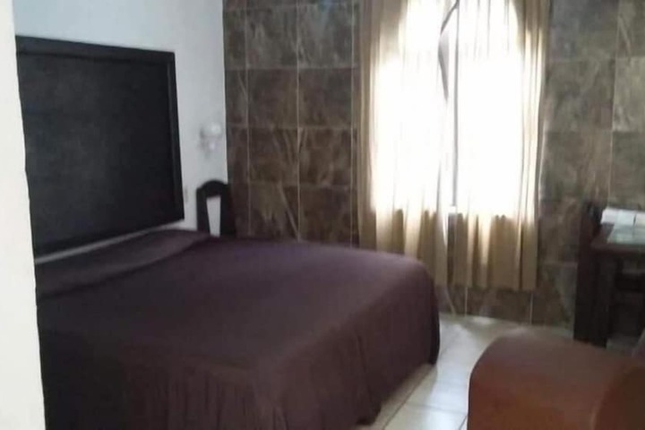 Room 3 of 8