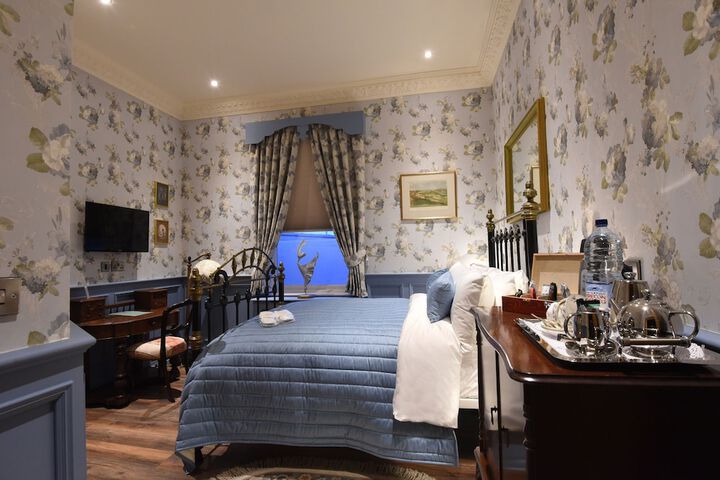 Room 5 of 42