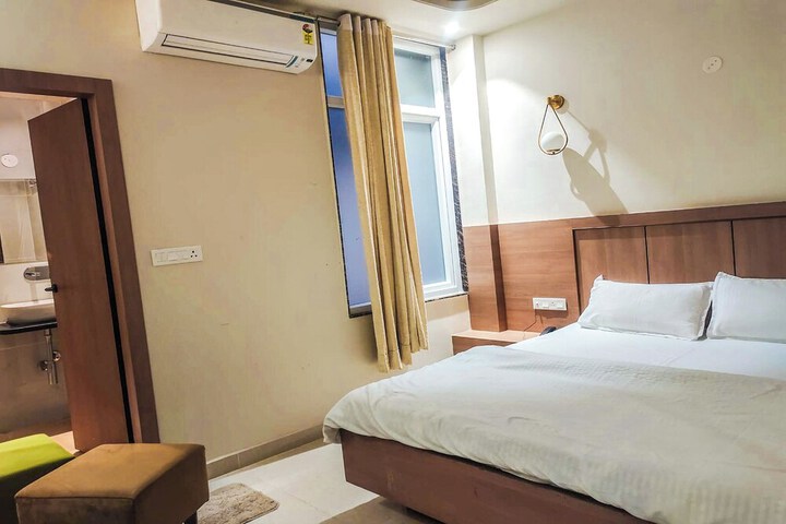 Room 16 of 32