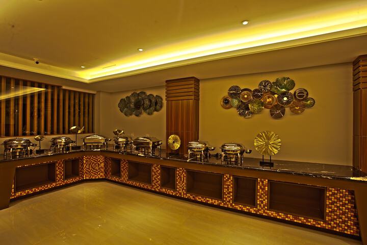 Dining 19 of 25