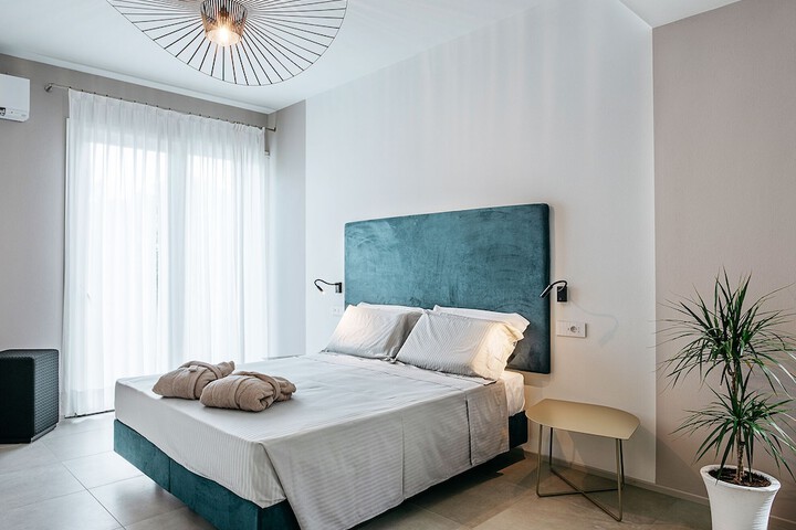 Room 14 of 90
