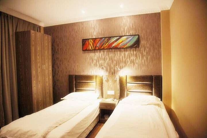 Room 57 of 90
