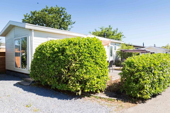 Neat Chalet With Microwave Near the Beach in Egmond in Egmond aan den Hoef