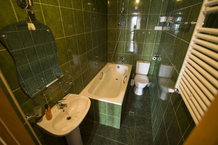 Room 6 of 13
