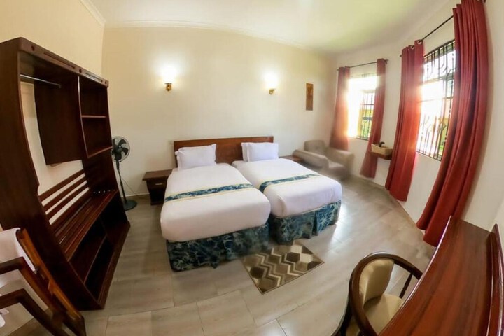 Room 10 of 35