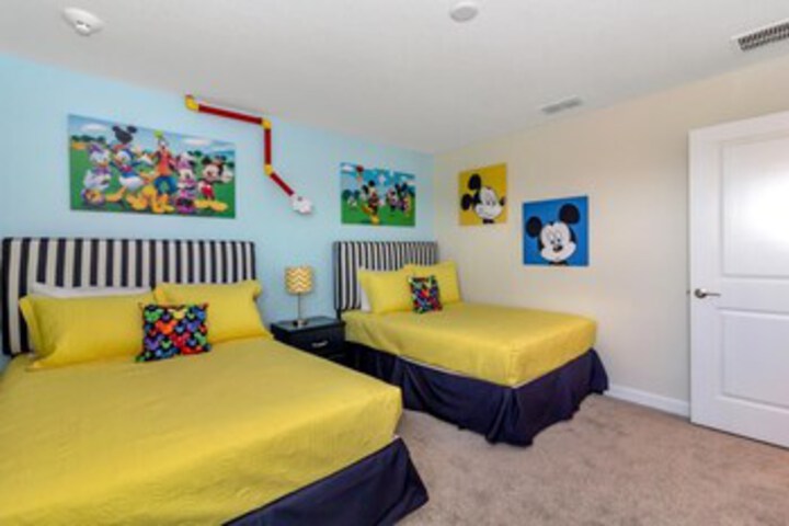 Room 32 of 53