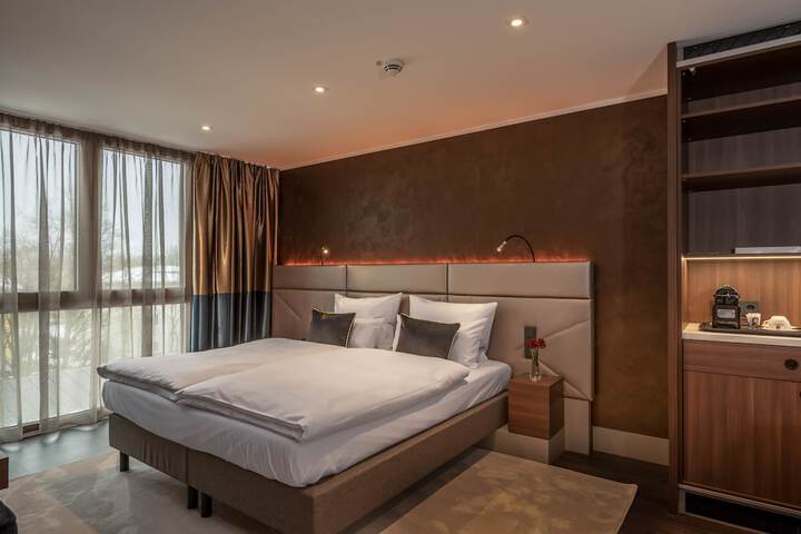 Room 6 of 48