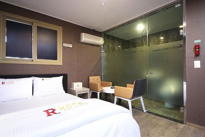 Room 17 of 59