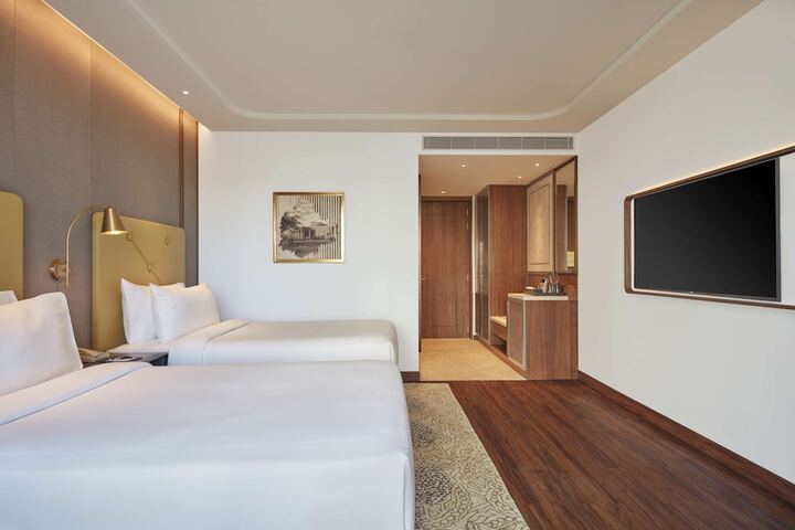 Room 5 of 38