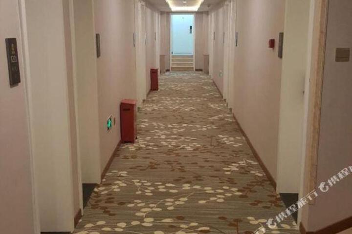 Super 8 Hotel