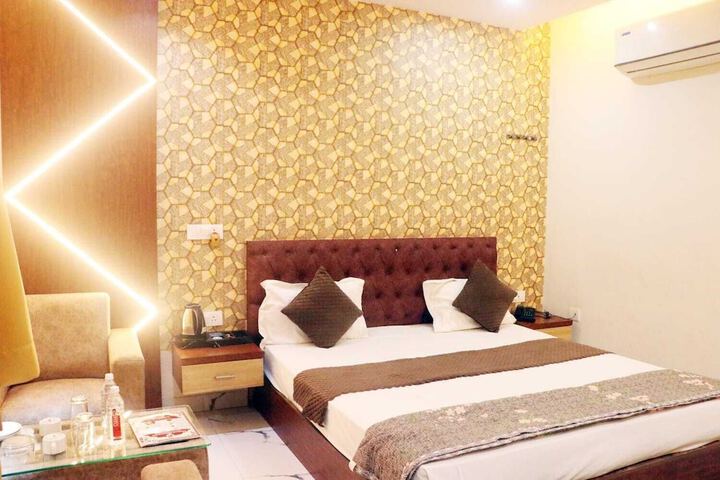 Room 21 of 36
