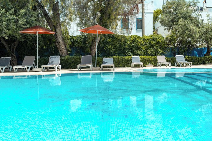 Pool 108 of 184