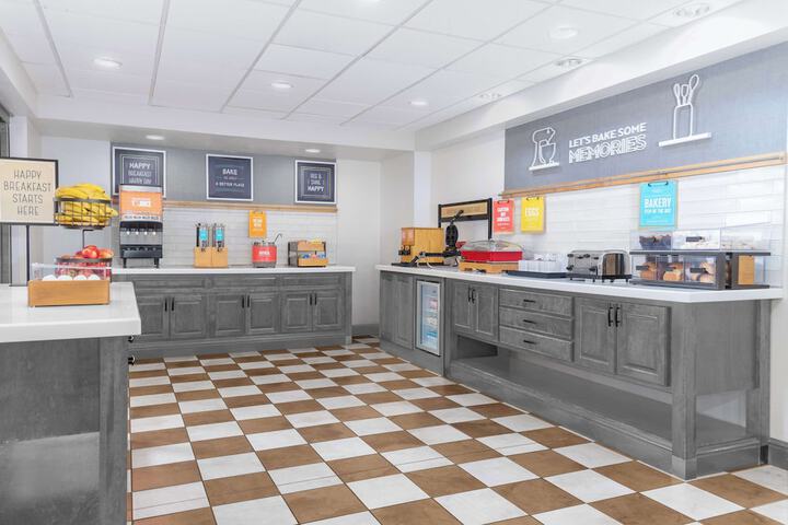 Breakfast/Coffee Service 30 of 38