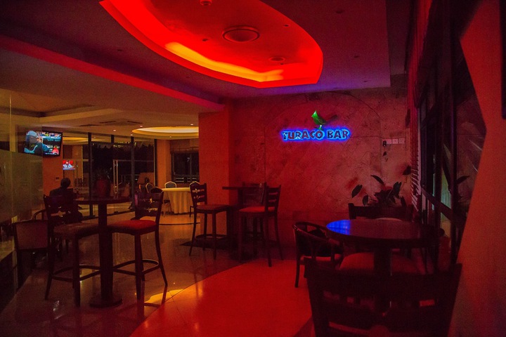 Lounge 29 of 35