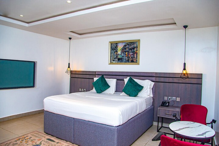 Room 16 of 34