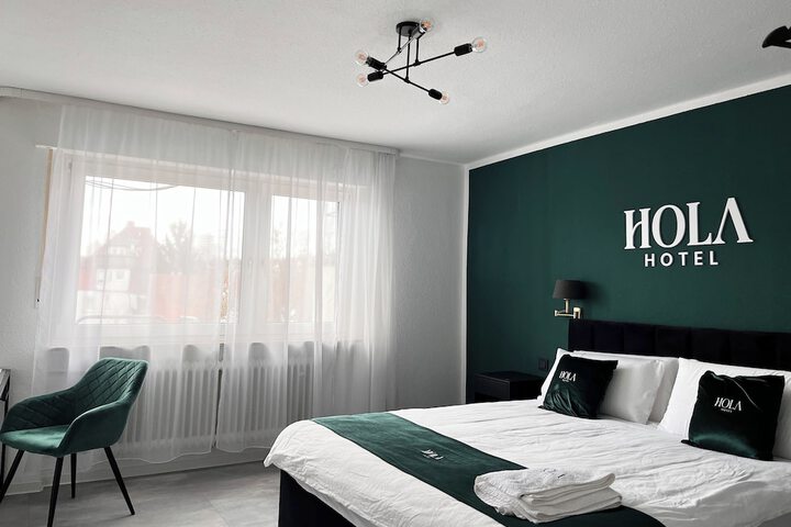 Room 6 of 14