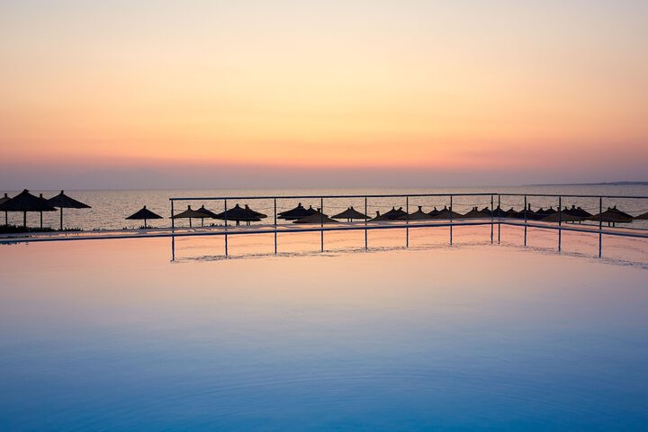 Hotel with Pool