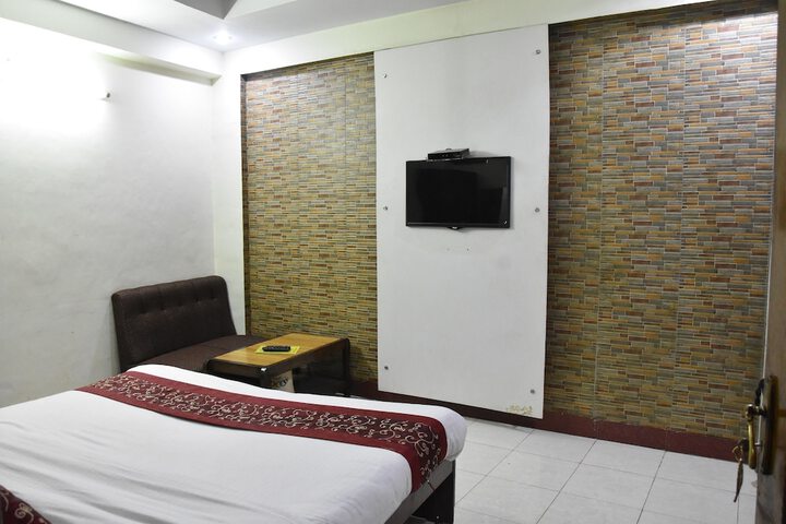 Room 2 of 19