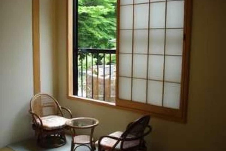 Room 3 of 27