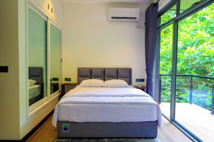 Room 6 of 28
