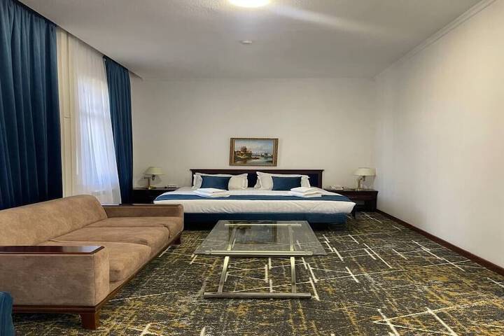 Room 18 of 27