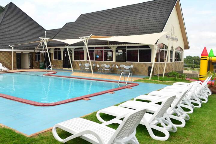 Golden Gates Hotel