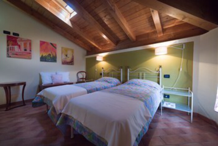 Room 15 of 16