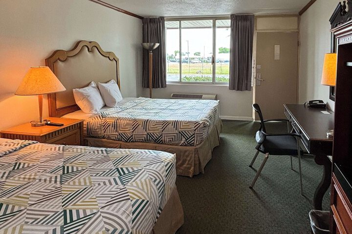2 Double Beds (8 of 13)