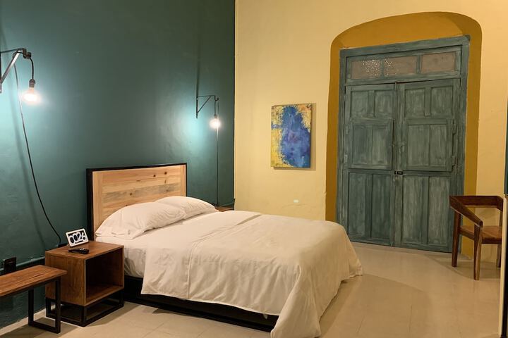 Room 6 of 12