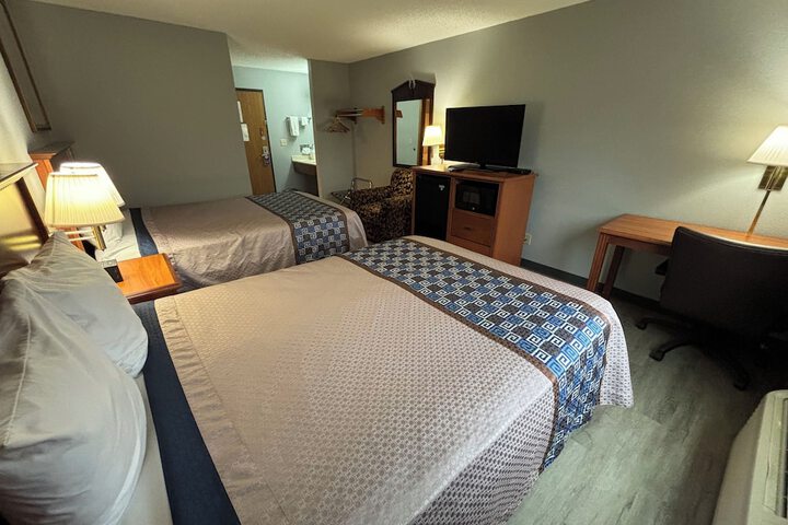 Room 12 of 28