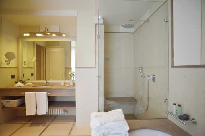 Room 185 of 216