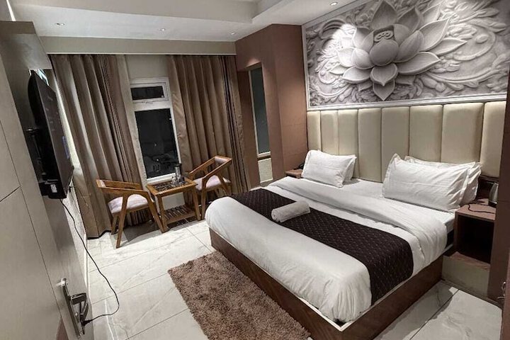 Room 6 of 19