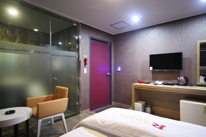 Room 38 of 59