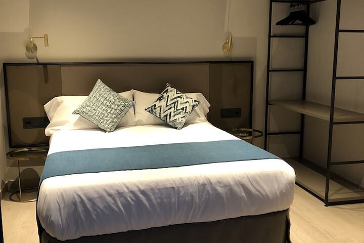 Room 2 of 49