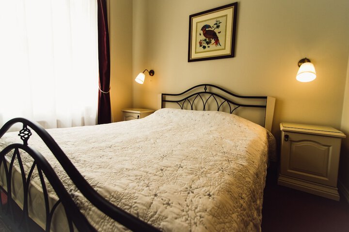 Room 6 of 49