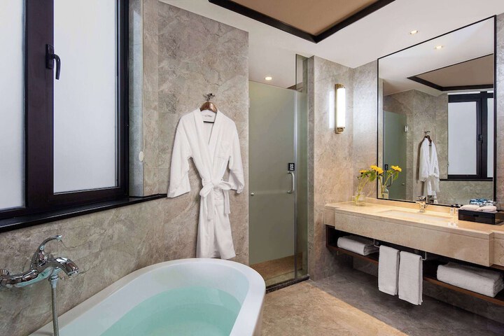 Room 14 of 25