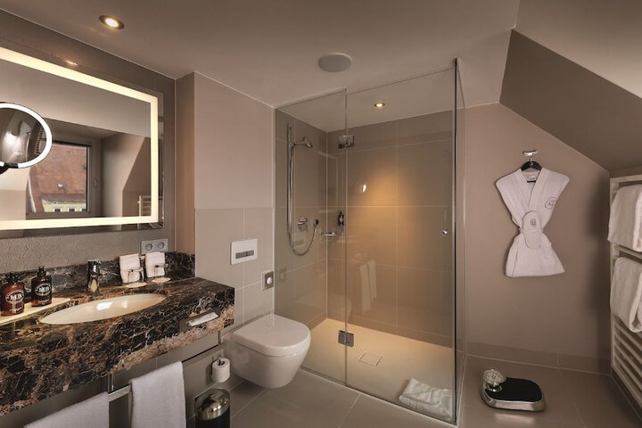 Room 82 of 121