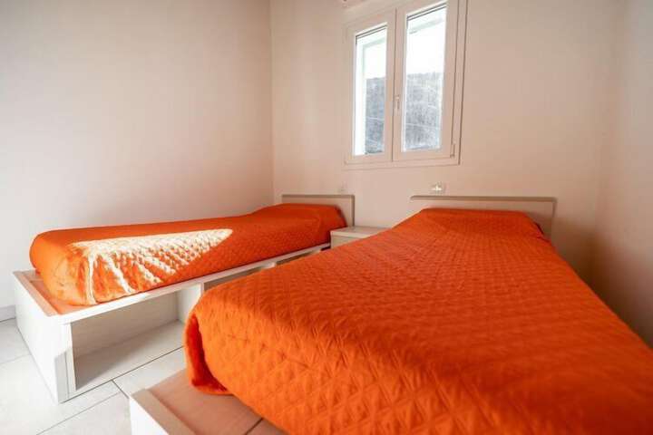 Room 2 of 28