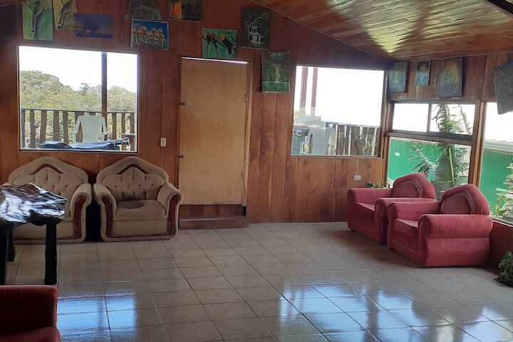 Lounge 67 of 86