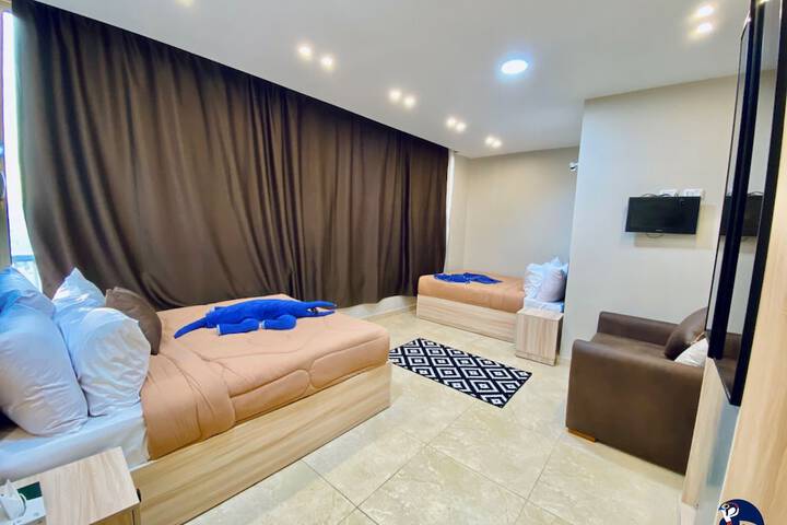 Room 7 of 32