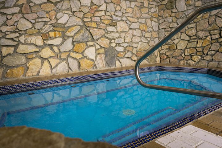 Indoor spa tub