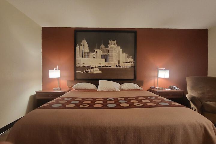 1 King Bed (13 of 14)