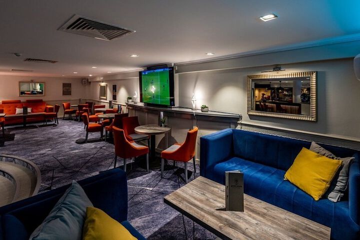 Lounge 47 of 63