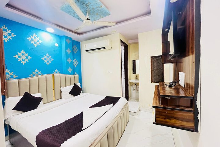 Room 2 of 9
