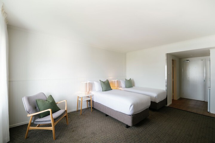 Room 32 of 66