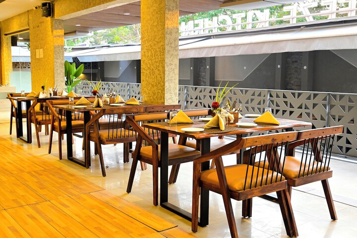 Dining 47 of 63