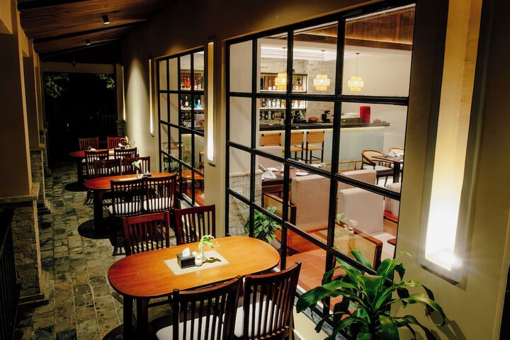 Dining 22 of 35