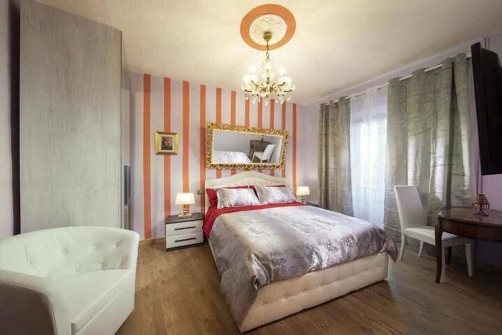 Room 5 of 19