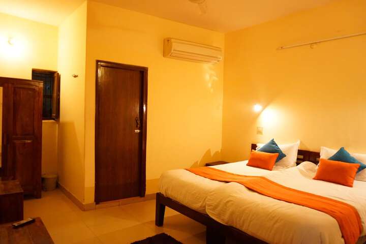 Room 5 of 33